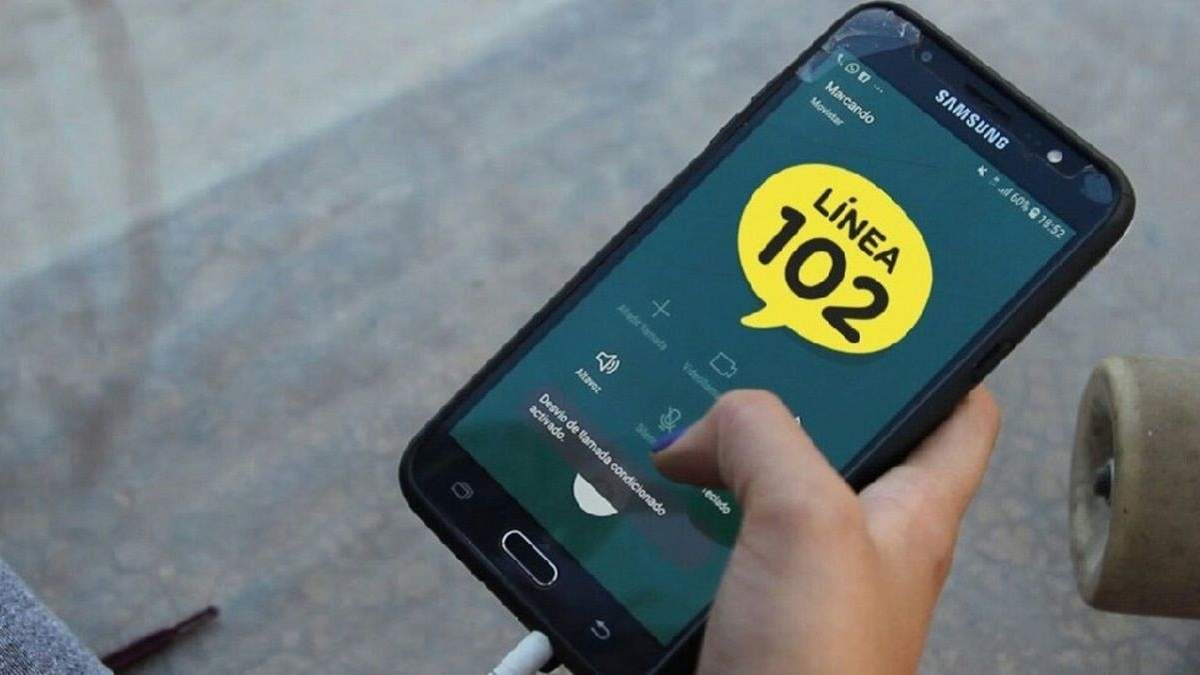 La Línea 102 ofrece un servicio telefónico gratuito y confidencial. Fuente: (Twitter)