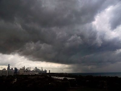 Tornado toca tierra cerca del aeropuerto O'Hare de Chicago (Video)