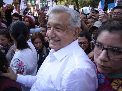 Así fue la salida AMLO de Palacio Nacional y su llegada al Ángel para encabezar la marcha (Video)