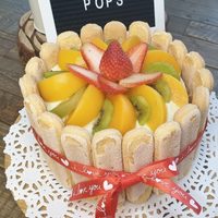 Con 2 huevos y las frutas que tenés en la heladera, hacé el postre perfecto para una merienda de primavera