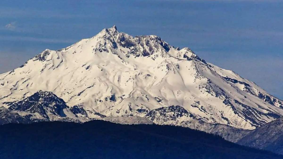 El volcán Nevado de Longaví se encuentra totalmente en territorio chileno. Fuente: (Mejor Informado)