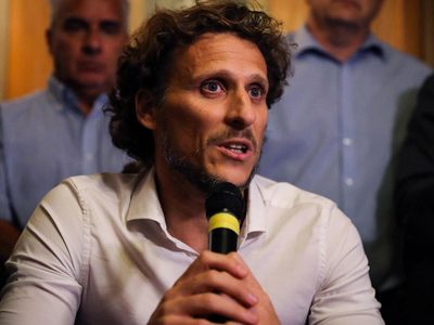 Forlán debutó internacionalmente con tropiezo