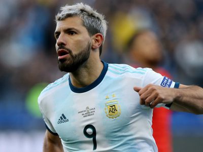 Agüero solidario contra el coronavirus, desafió virtualmente a otra estrella del deporte argentino