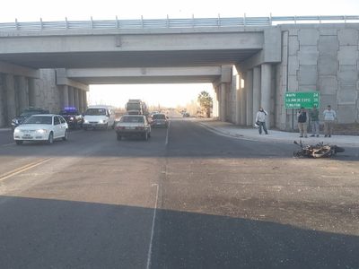 Un motociclista murió tras ser impactado por un auto sin frenos