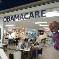 Gobierno de Biden espera que cerca de 100 mil inmigrantes se inscriban en "Obamacare" en 2025