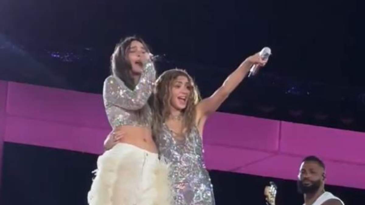 Belinda canta con Shakira en la CDMX