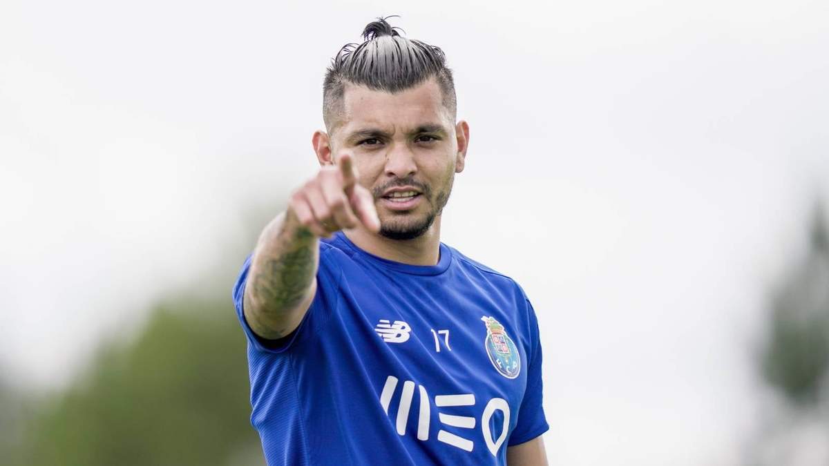 A Corona le resta un año de contrato con el club lusitano