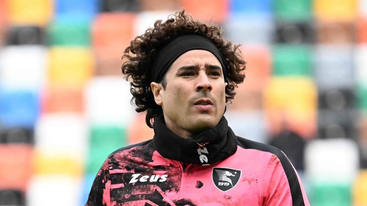Guillermo Ochoa, arquero mexicano