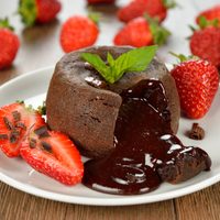 Volcán de chocolate en microondas y en solo 1 minuto: la receta perfecta para los días de antojo