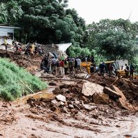 Nuevas lluvias aguan las esperanzas de encontrar sobrevivientes en Sudáfrica