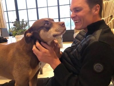 Tom Brady revela que clonó a su perrita Lua, que murió en 2023