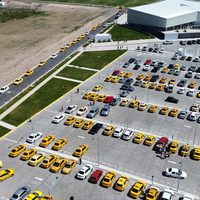 Presentaron una línea de créditos para renovar la flota de taxis y remises en Neuquén