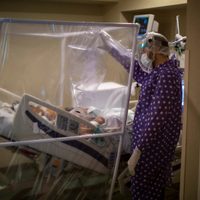 San Juan: dejan que pacientes críticos de coronavirus sean visitados por familiares