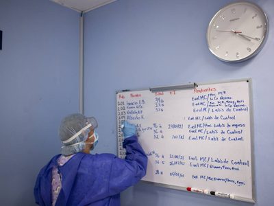 La CDMX se mantiene en semáforo naranja; reportan reducción de 14% en hospitalizaciones
