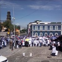 Personal de salud denuncia amenazas del crimen para que atienda a sus heridos en Puebla
