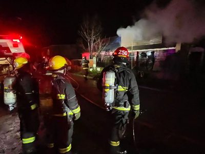 Una familia se quedó sin nada tras incendiarse su casa en el barrio Chacra 30 y piden donaciones