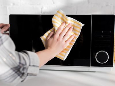 Evitá las manchas y marcas de dedos en los electrodoméstivos o espejos, con esta fórmula y sin gastar de más