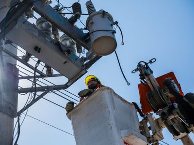 Salvavidas financiero para las eléctricas: relanzan un plan de regularización