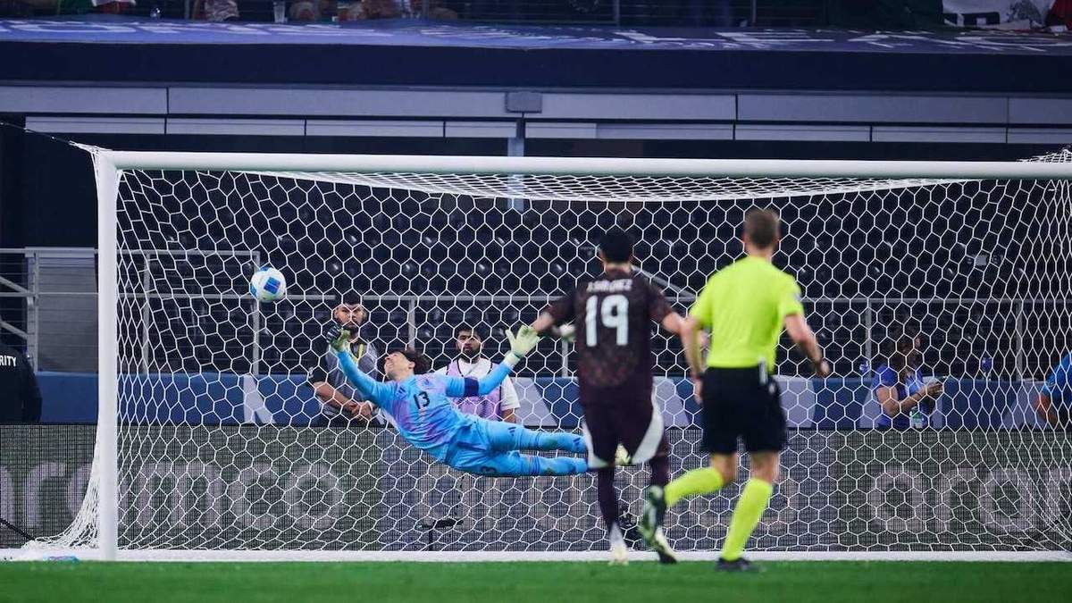 Guillermo Ochoa poco pudo hacer ante la ofensiva estadunidense