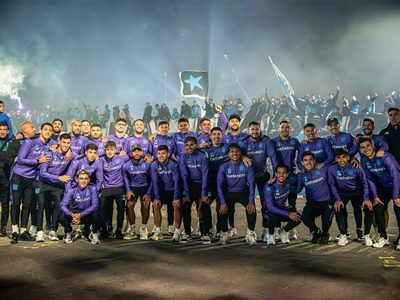 Imponente banderazo de los hinchas de Racing en la previa ante Flamengo