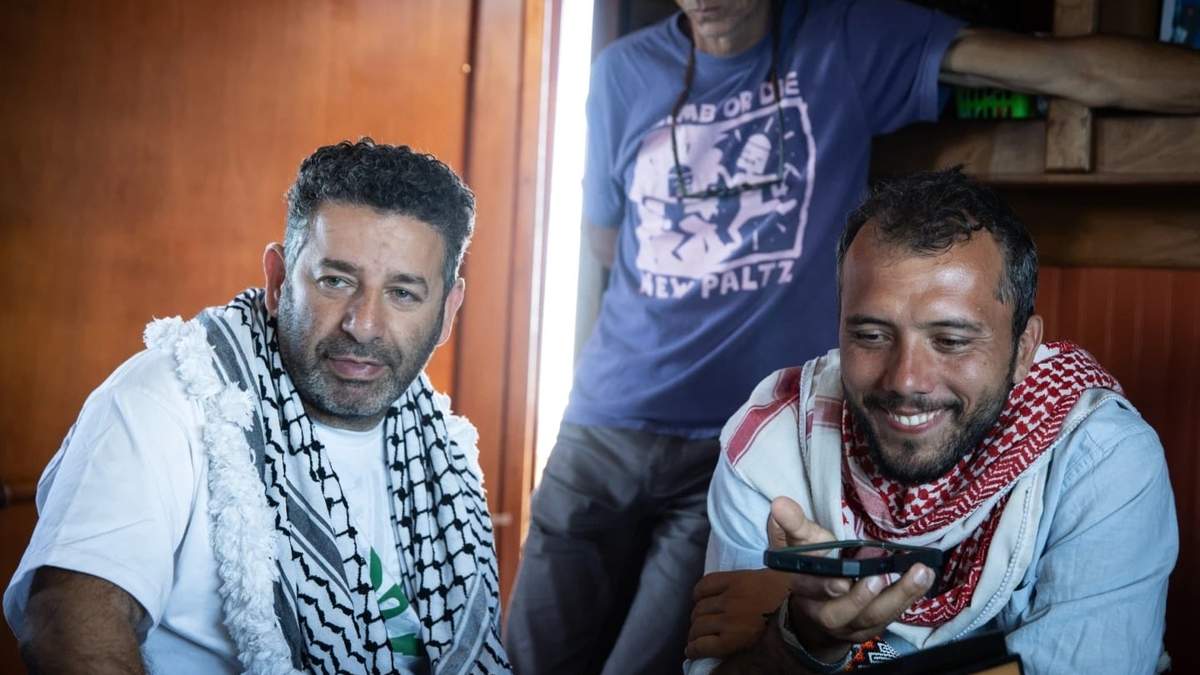 Israel deporta a dos activistas detenidos por liderar una flotilla de ayuda humanitaria a Gaza