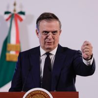México queda fuera de los aranceles del 10%: Ebrard