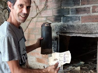 Encontró un tesoro en pesetas al restaurar su casa, pero el Banco de España ya no cambia a euros