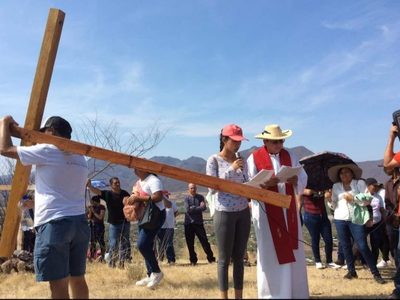 Viacrucis Migrante: el martirio de familias michoacanas desplazadas