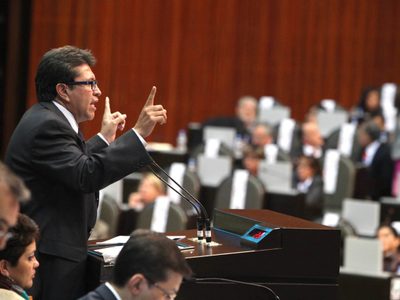Monreal a legisladores:  'La historia les recordará su precio”