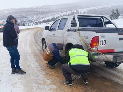 Cómo se deben colocar las cadenas para nieve en el auto