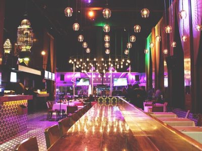 Madre denuncia que drogaron y escondieron a su hija en un baño del bar Hookah Santa Fe