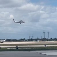 Un pasajero logra aterrizar un avión en Florida tras desmayo del piloto (Video)