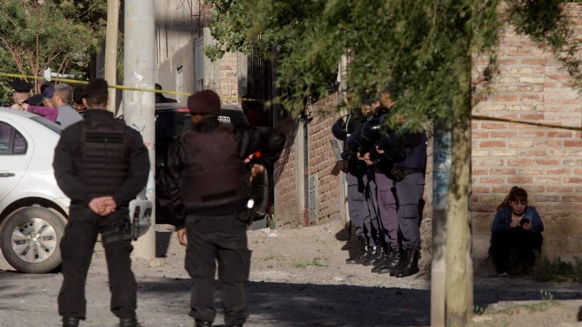 El policía habría matado a su pareja con el arma reglamentaria. Fuente (Diario RN).