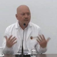 Acusan de misógino a secretario de Salud de Chiapas por sus respuestas a una reportera