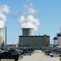 Inicia operaciones el primer reactor nuclear construido en EU