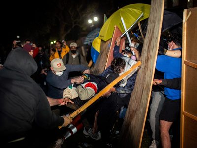 Manifestantes contra guerra en Gaza y detractores se enfrentan en campus universitarios de EU