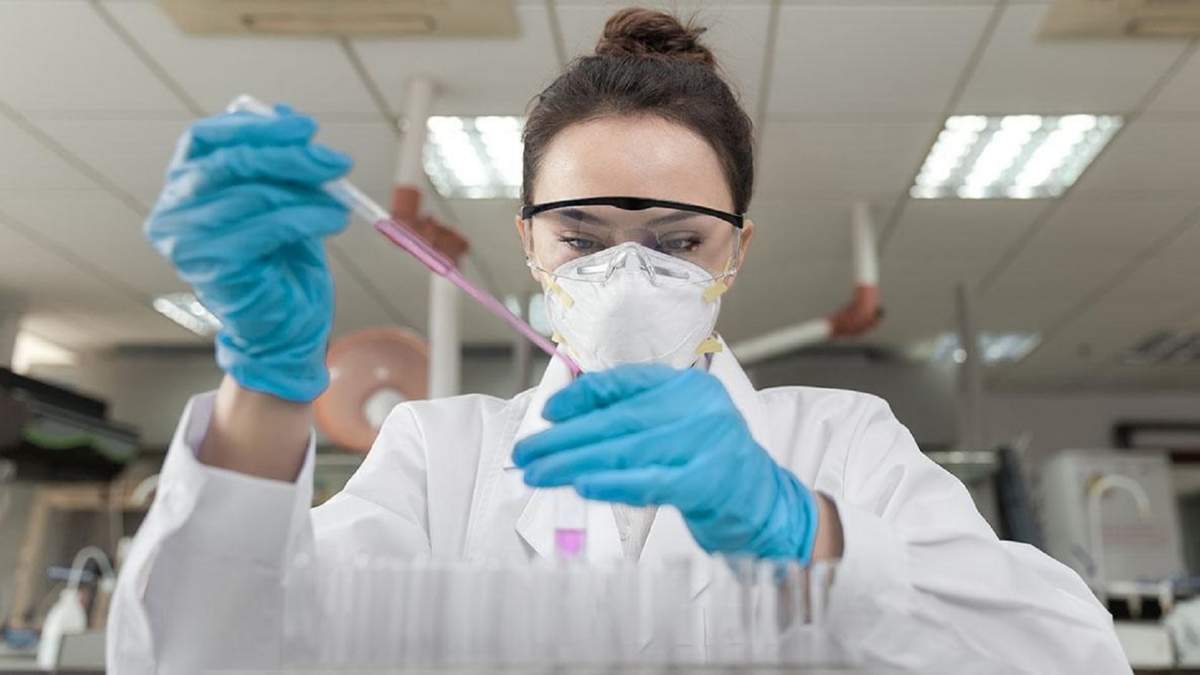 Intenso trabajo de personal de Salud ante el coronavirus. Fuente: (Twitter)