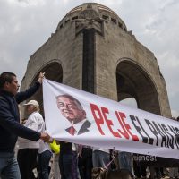 AMLO a detractores: en dos años podrán decidir si continúo o renuncio