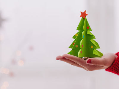 Con esos libros viejos a los que le faltan las hojas, podés hacer el adorno navideño más delicado y tierno