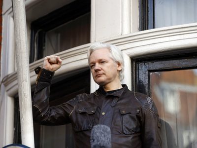 Un tribunal del Reino Unido autorizó la extradición de Julian Assange a Estados Unidos
