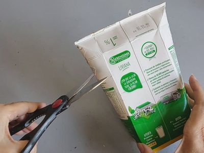 Con un envase de leche vacío y un poco de creatividad, hacé este jarrón de revista