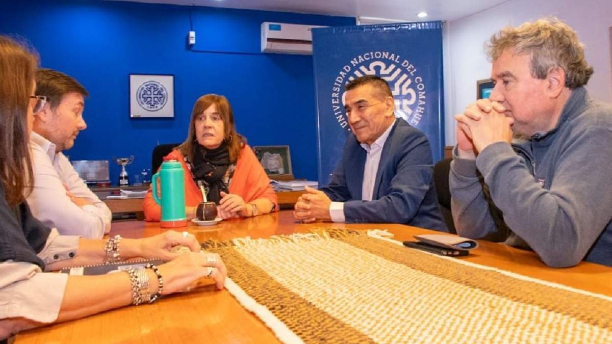 Ramón Rioseco reunido con autoridades de la UNCo en Neuquén. Fuente: (Prensa Rioseco)