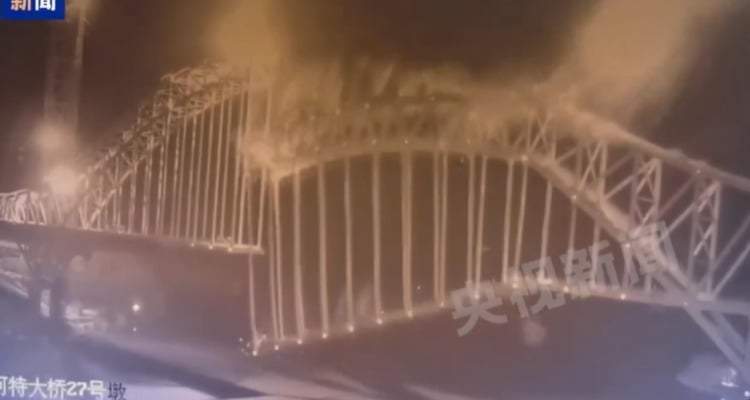 El colapso de un puente en China mata al menos a 12 trabajadores de la construcción