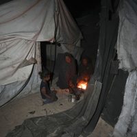 Ataques israelíes en Gaza provacan la muerte de dos niños que se refugiaban en una tienda de campaña