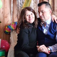 Hijo robado al nacer hace 42 años en Chile abraza a su madre biológica por primera vez