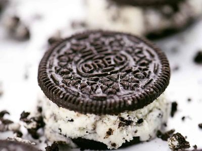 Alfajores helados de Oreo con 4 ingredientes: la receta más tentadora, fácil y fresca