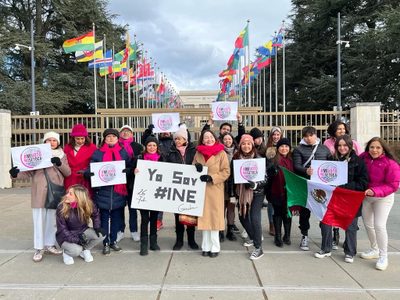 Mexicanos protestan en apoyo al INE frente a la sede de la ONU en Ginebra, Suiza (Video)