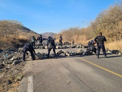 Narcobloqueos en Aguililla un día después de la visita del nuncio apostólico