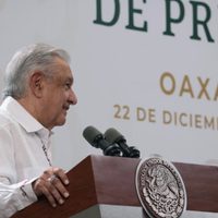 Dedica AMLO al gobernador texano Greg Abbott “Somos Más Americanos”, de Los Tigres del Norte