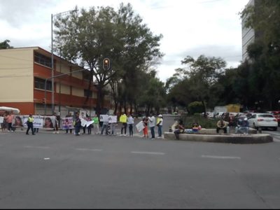Familiares de desaparecidas Ariadna Rivera y Marlene Blando bloquean vías para exigir justicia